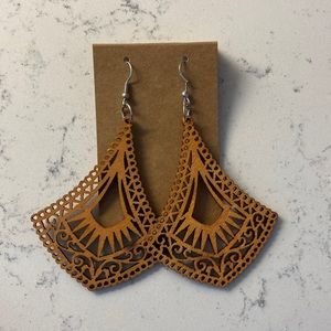 Brand new wooden detailed earrings